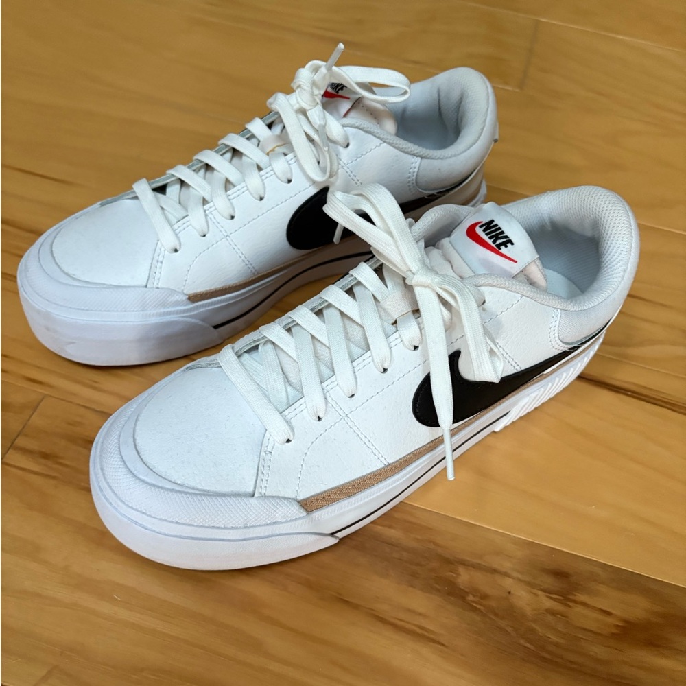 Nike White and Black Low-Top Sneakers. Worn only once, great condition.